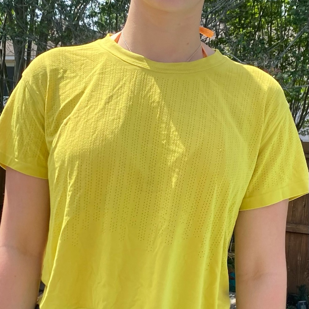 Lululemon ultralight waist length tshirt